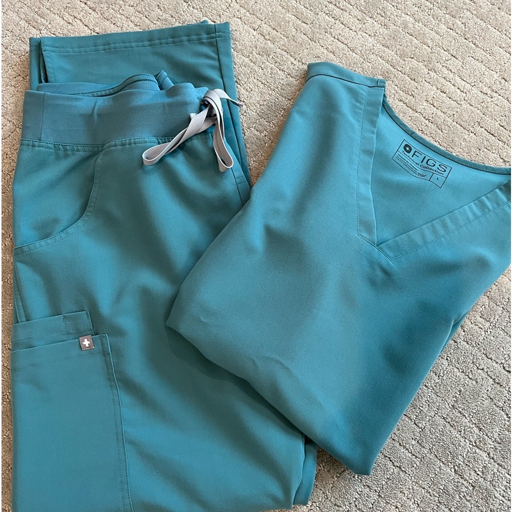 Large Green Fig Scrubs. Kade pant & Casma 3 pocket top